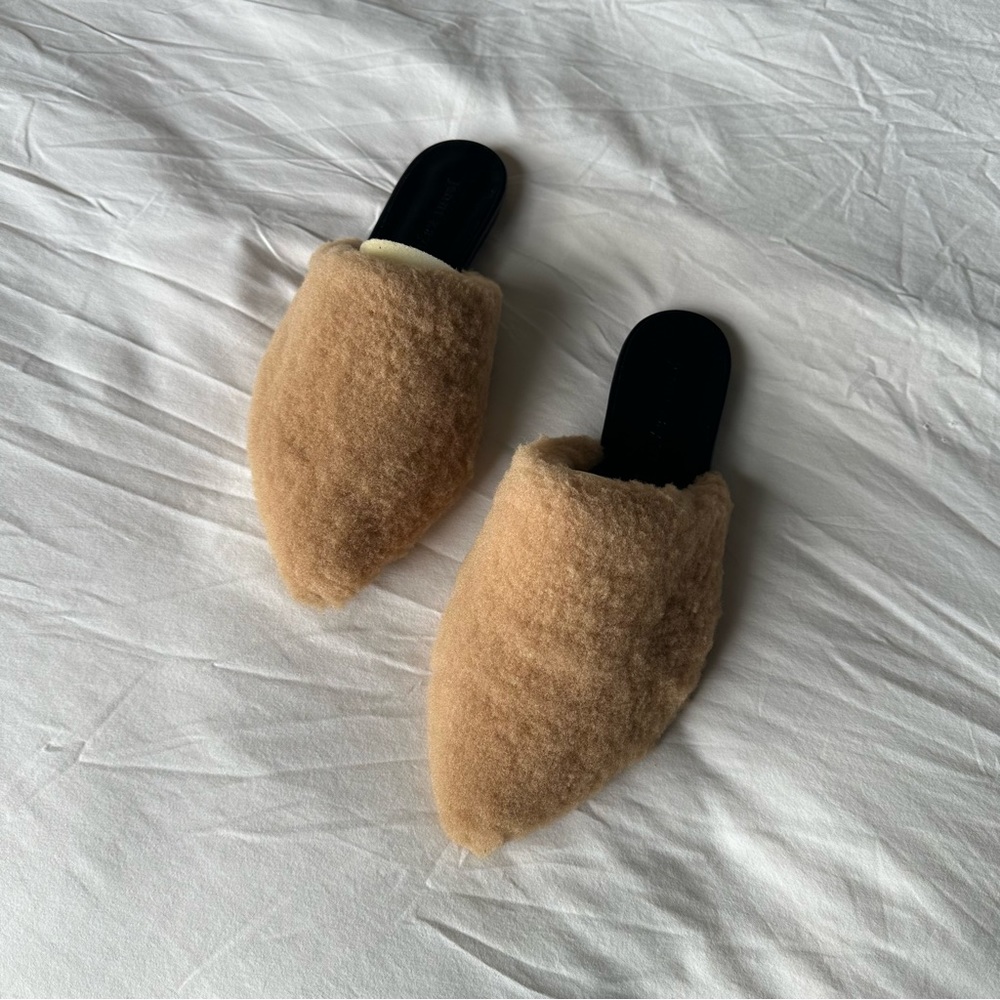 NWT JENNI KAYNE SHEARLING MULES